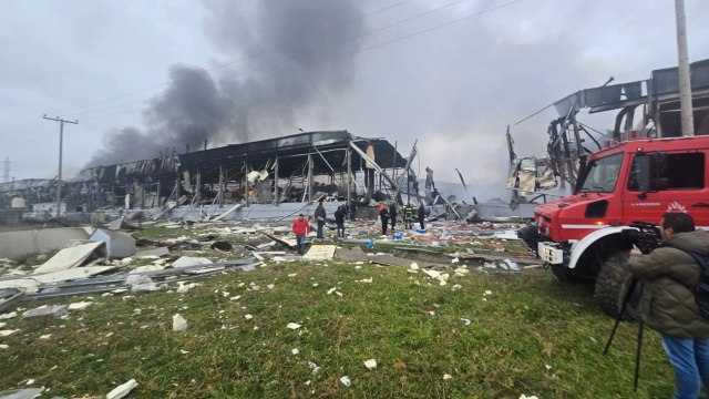 Τραγωδία: Τέσσερις εργαζόμενες νεκρές και αγνοείται μία ακόμη, από την καταστροφική πυρκαγιά στο εργοστάσιο στα Τρίκαλα