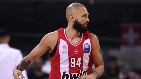 Ο Εβάν Φουρνιέ του Ολυμπιακού ψάχνει τρίγωνα Πανοράματος στην Αθήνα