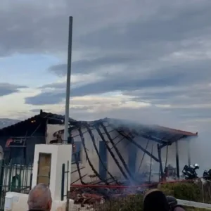 Τραγωδία στη Ραφήνα: Ηλικιωμένος βρέθηκε νεκρός μετά από φωτιά στο σπίτι του – Δείτε φωτογραφίες