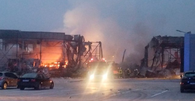 Μεγάλη πυρκαγιά στην μπισκοτοβιομηχανία «ΒΙΟΛΑΝΤΑ» στα Τρίκαλα - Αγνοούνται εργαζόμενοι - Δείτε εικόνες