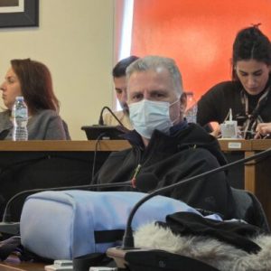 Επέστρεψε στα έδρανα του Δημοτικού Συμβουλίου ο Αντιδήμαρχος που υπέστη καρδιακό επεισόδιο