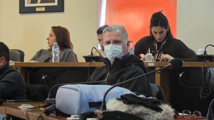 Επέστρεψε στα έδρανα του Δημοτικού Συμβουλίου ο Αντιδήμαρχος που υπέστη καρδιακό επεισόδιο