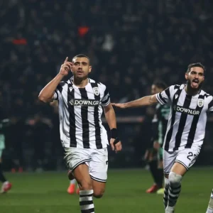 ΠΑΟΚ – Μπέτις: Ο Γιακουμάκης από την άσπρη βούλα έκανε το 2-0 για τους Θεσσαλονικείς