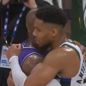 Ο Λεμπρόν Τζέιμς αγκάλιασε τον Γιάννη Αντετοκούνμπο, το «respect» του ηγέτη των Λέικερς στον «Greek freak»