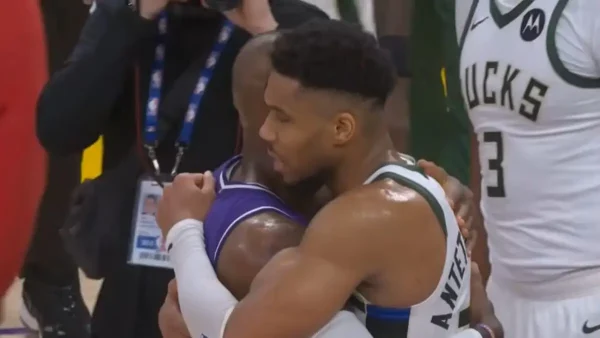 Ο Λεμπρόν Τζέιμς αγκάλιασε τον Γιάννη Αντετοκούνμπο, το «respect» του ηγέτη των Λέικερς στον «Greek freak»