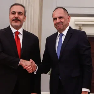 Τηλεφωνική επικοινωνία Γεραπετρίτη με Φιντάν: Στο επίκεντρο διμερείς σχέσεις και περιφερειακές εξελίξεις