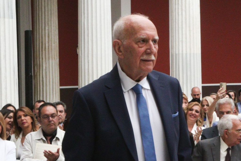 «Καλό σου ταξίδι, δεν θα ξεχαστείς ποτέ»: Χατζηνικολάου, Λιάγκας, Αρναούτογλου κι άλλοι άνθρωποι της τηλεόρασης αποχαιρετούν τον Γιώργο Παπαδάκη