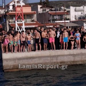 Ένας 15χρονος μαθητής έπιασε το Σταυρό στη Γλύφα (ΒΙΝΤΕΟ-ΦΩΤΟ)