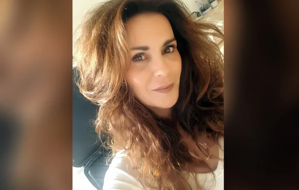 «Θα την ντύσω νύφη και θα την πάμε στη Ριτσώνα» – Σπαραγμός από τον πατέρα της νεκρής καθηγήτριας στη Γλυφάδα