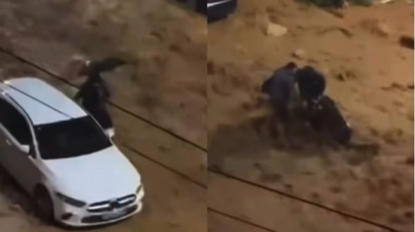 Δραματική διάσωση γυναίκας στην Άνω Γλυφάδα: Την τράβηξαν τελευταία στιγμή από τα ορμητικά νερά