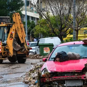 Οι δύο φάσεις της κακοκαιρίας που έπνιξε την Αττική: Καταιγίδα 3 ωρών προκάλεσε χάος στην Άνω Γλυφάδα