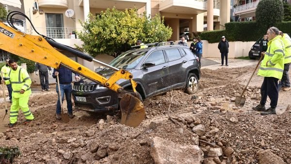 Κακοκαιρία: «Αυτό που έγινε δεν το έχουμε ξαναζήσει», λέει ο δήμαρχος Γλυφάδας