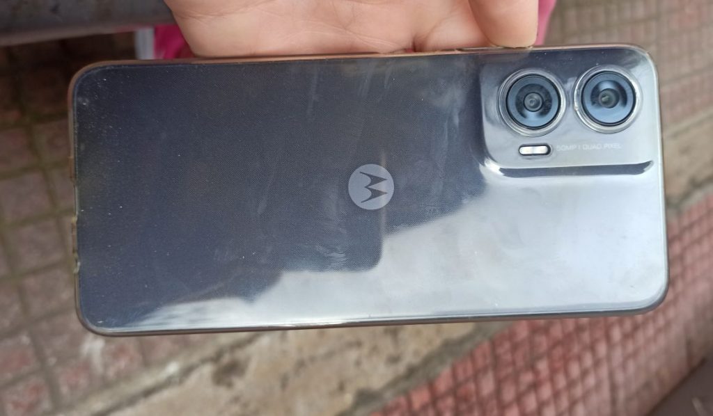 Βρέθηκε κινητό στην πλατεία Λαού