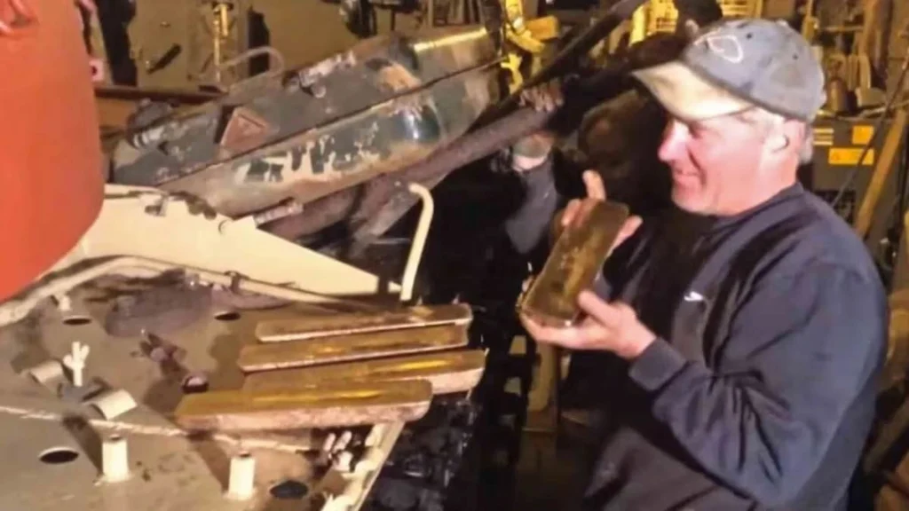 Άνοιξε ένα παλιό άρμα μάχης και βρήκε μέσα 5 ράβδους χρυσού: «Δεν ήξερα τι να κάνω»