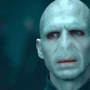 Ο Ρέιφ Φάινς αποκάλυψε τον διάδοχό του στον ρόλο του «Βόλντεμορτ» στη νέα σειρά του «Χάρι Πότερ» (ΒΙΝΤΕΟ)