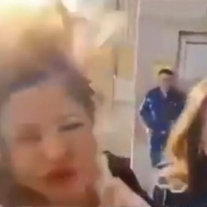 Ονδούρα: Πέταξαν στο κεφάλι βουλευτή εκρηκτικό μηχανισμό - Δείτε το βίντεο με τον σοβαρό τραυματισμό