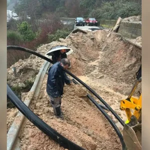 Ιωάννινα: Ανεμοστρόβιλος ισοπέδωσε πτηνοτροφική μονάδα με 30.000 κοτόπουλα – Ζημιές σε στρατόπεδο και δρόμους