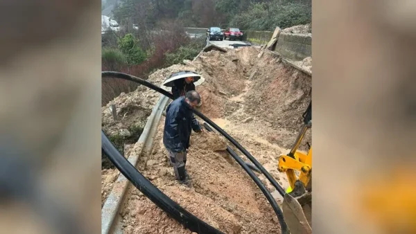 Ιωάννινα: Ανεμοστρόβιλος ισοπέδωσε πτηνοτροφική μονάδα με 30.000 κοτόπουλα – Ζημιές σε στρατόπεδο και δρόμους