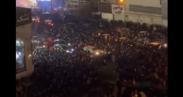 Σκηνικό τρόμου στο Ιράν: Διαδηλωτές αντιμέτωποι με τη θανατική ποινή - «Θα αναλάβουμε δράση» απειλεί ο Τραμπ