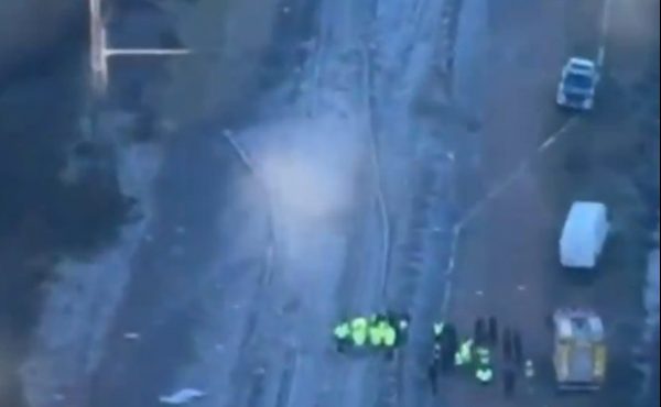 Σιδηροδρομική τραγωδία στην Ισπανία: Απίστευτα βίαιη η σύγκρουση των τρένων – Άνθρωποι πετάχτηκαν από τα παράθυρα, σοροί βρέθηκαν μέτρα μακριά