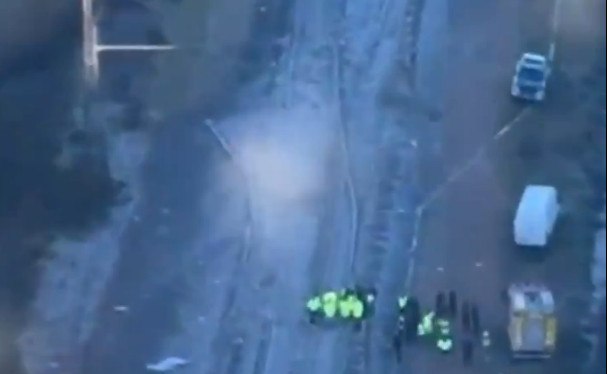 Σιδηροδρομική τραγωδία στην Ισπανία: Απίστευτα βίαιη η σύγκρουση των τρένων – Άνθρωποι πετάχτηκαν από τα παράθυρα, σοροί βρέθηκαν μέτρα μακριά