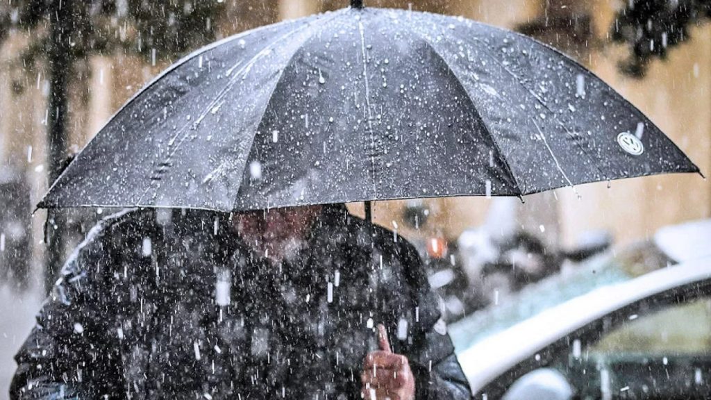 112 στην Αττική για περιορισμό των μετακινήσεων: Πώς θα κινηθεί η κακοκαιρία ανά 6ωρο, οι 4 ζώνες για τις βροχές, δείτε χάρτες