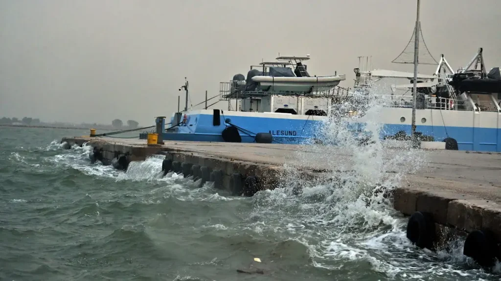 Απαγορευτικό απόπλου σε δρομολόγια από Πειραιά, Ραφήνα και Λαύριο λόγω των έντονων καιρικών φαινομένων