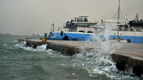 Απαγορευτικό απόπλου σε δρομολόγια από Πειραιά, Ραφήνα και Λαύριο λόγω των έντονων καιρικών φαινομένων