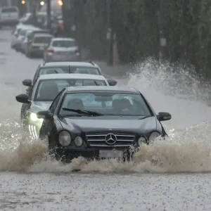 Κακοκαιρία: «Ποτάμια» οι δρόμοι σε Πειραιά, Κερατσίνι, Μοσχάτο, Νέα Μάκρη και Σπάτα – Προβλήματα στην κυκλοφορία