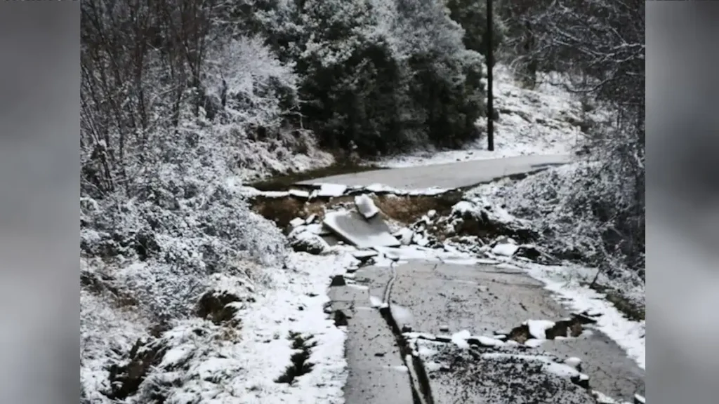 Κακοκαιρία στην Ήπειρο: Διακοπές ρεύματος, κατολισθήσεις και υπερχείλιση ποταμών – Κλειστά σχολεία σε Μέτσοβο και Τζουμέρκα