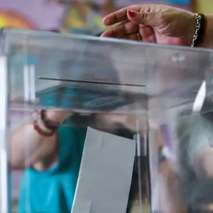 Δημοσκόπηση MRB: Το 33% των αναποφάσιστων «βλέπει» τη Μαρία Καρυστιανού πρώτο κόμμα