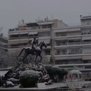 Απολαυστικές εικόνες με χιόνια σε Καρδίτσα, Τρίκαλα και Καλαμπάκα (ΦΩΤΟ - ΒΙΝΤΕΟ)