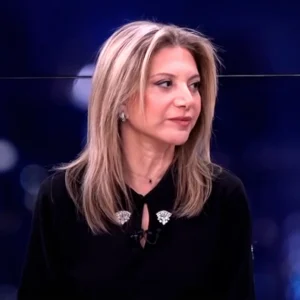 Ντόμινο εξελίξεων με φόντο το κόμμα Καρυστιανού: Οι εξηγήσεις Φαραντούρη, οι βολές Πολάκη, ΚΚΕ και Βελόπουλου και οι υπαινιγμοί της Ζωής