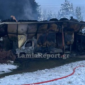 Πυρκαγιά τη νύχτα στο Καταφύγιο Οίτης στις Βρύζες - Δείτε εικόνες