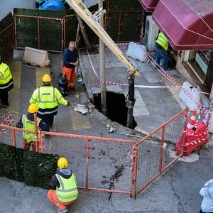 Καθίζηση σε δρόμο στο κέντρο της Αθήνας (ΦΩΤΟ)