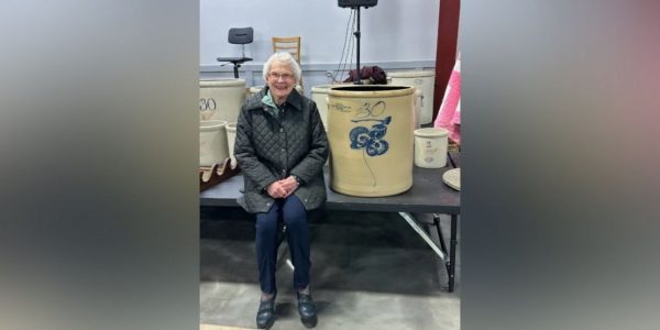 Γυναίκα είχε ένα κεραμικό σκεύος για 40 χρόνια και ήθελε να το πουλήσει για 100 δολάρια -Τελικά πήρε 32.000 δολάρια