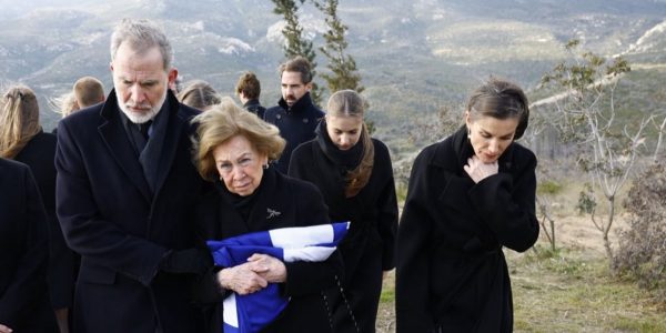 Σε στενό οικογενειακό κύκλο η ταφή της πριγκίπισσας Ειρήνης στο Τατόι -Συντετριμμένη η βασίλισσα Σοφία
