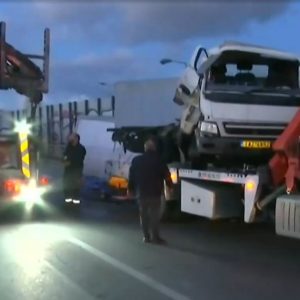 Στο «κόκκινο» ο Κηφισός έπειτα από σύγκρουση φορτηγών - Ουρές χιλιομέτρων στο ρεύμα προς Πειραιά