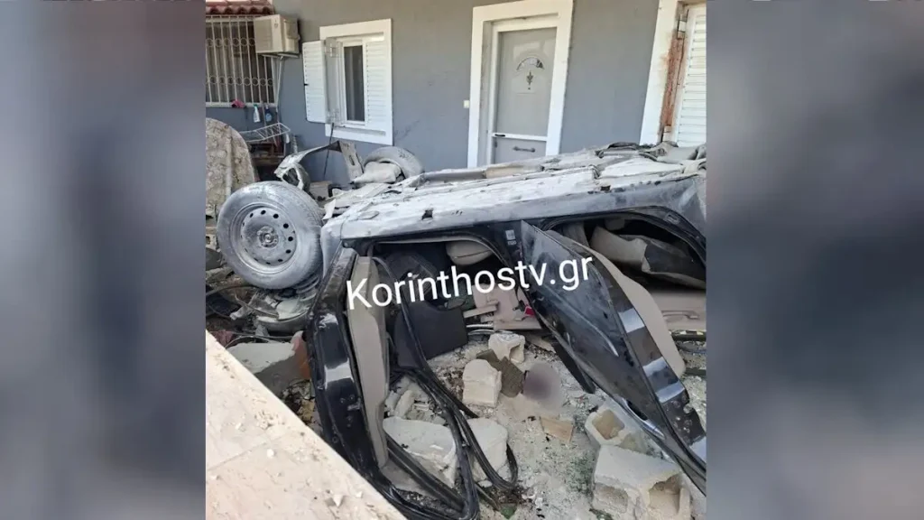 Σοκαριστικό τροχαίο στην Κόρινθο: Αυτοκίνητο καρφώθηκε σε σπίτι – Σε σοβαρή κατάσταση 2 τραυματίες