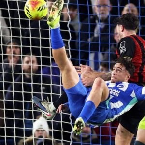 Η Premier League υποκλίθηκε στον Μπάμπη Κωστούλα για το απίθανο γκολ του