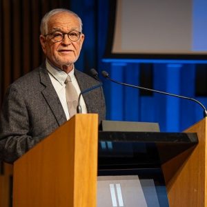 Το «σπήλαιο» του Πλάτωνα και ο Τραμπ (του Νίκου Κουτσιανά)