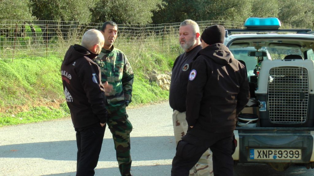 Χανιά: Συνεχίζονται οι έρευνες για τον εντοπισμό του 33χρονου γιατρού – «Αρκεί να βρούμε τον Αλέξη» λένε οι εθελοντές