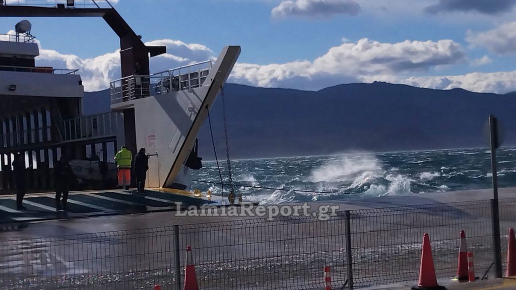 Προβλήματα από τους σφοδρούς ανέμους στο λιμάνι της Γλύφας (ΒΙΝΤΕΟ-ΦΩΤΟ)