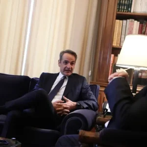 Κυριάκος Μητσοτάκης στον Κωνσταντίνο Τασούλα: Να πρυτανεύσει η λογική και ο διάλογος για να αποφύγουμε τα χειρότερα στις σχέσεις ΕΕ – ΗΠΑ