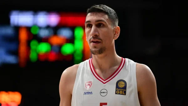 Ο Γιαννούλης Λαρεντζάκης μπήκε στην κορυφαία 5άδα του Ολυμπιακού στα τρίποντα