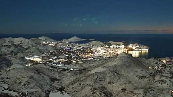 Η χιονισμένη Λήμνος την ώρα που βραδιάζει: Εντυπωσιακή εικόνα από τη Μύρινα