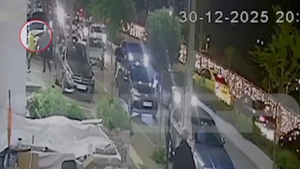 Άγιος Δημήτριος: Βίντεο ντοκουμέντο με άντρα που παρίστανε τον αστυνομικό – Άρπαξε χρήματα από 33χρονο σε στάση λεωφορείου