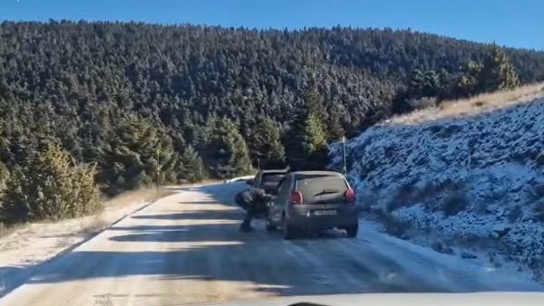 Προσοχή αλυσίδες προς το Χιονοδρομικό Κέντρο Παρνασσού