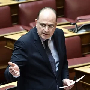 Επιμένει ο Λαζαρίδης για τις ευθύνες Σημίτη στην κρίση των Ιμίων: «Δεν ανακαλώ τίποτα» απαντά στον Ανδρουλάκη