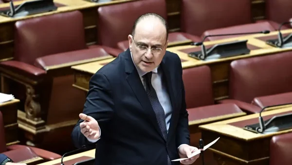 Επιμένει ο Λαζαρίδης για τις ευθύνες Σημίτη στην κρίση των Ιμίων: «Δεν ανακαλώ τίποτα» απαντά στον Ανδρουλάκη